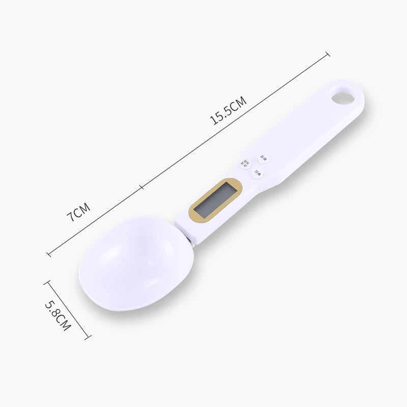 Báscula digital tipo cuchara midiendo levadura 0.5g alta precisión cocina